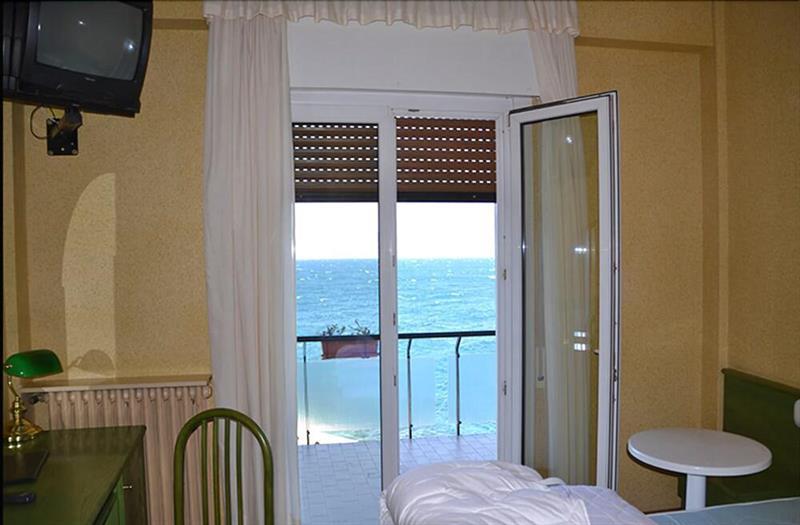 Hotel Caribe - Garda Lake Collection Brenzone sul Garda Exterior photo